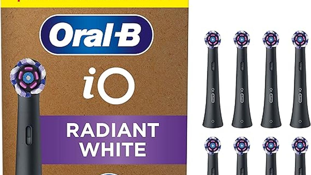 Oral-B Testine Ricambio iO Radiant White Nere 8 Pezzi Setole Angolate Lucidanti Spazzolino Elettrico