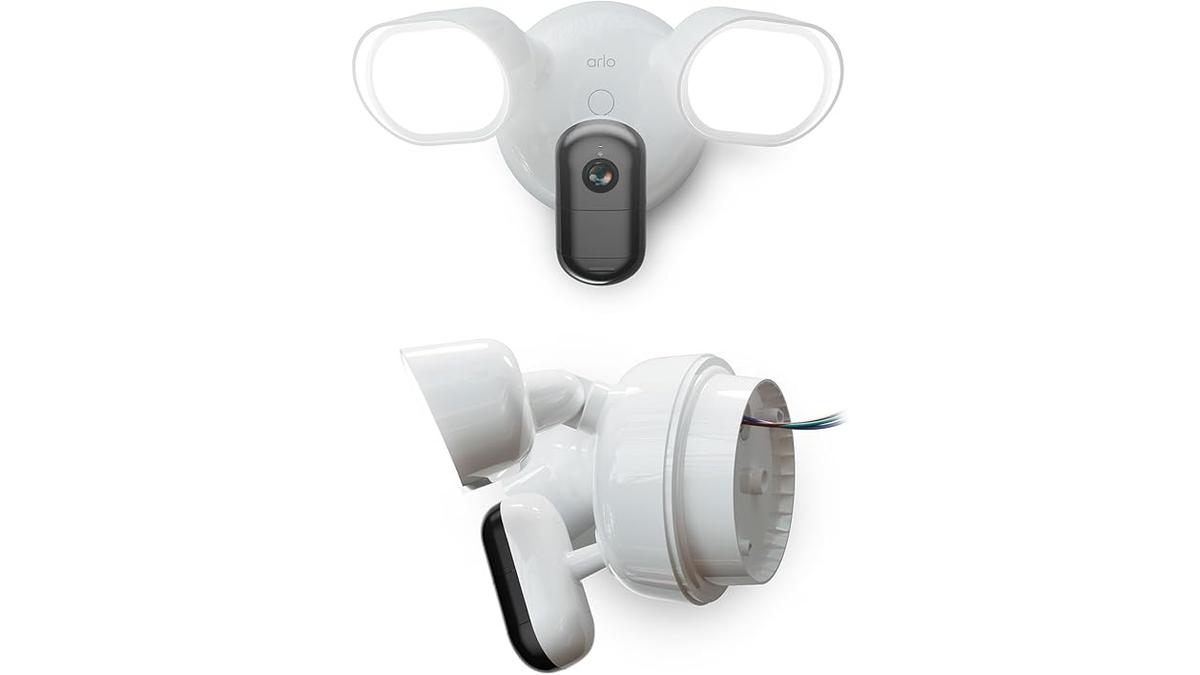 Arlo Floodlight 2K Telecamera Wi-Fi Esterna Visione Notturna Sirena 2000 Lumen 2 Telecamere